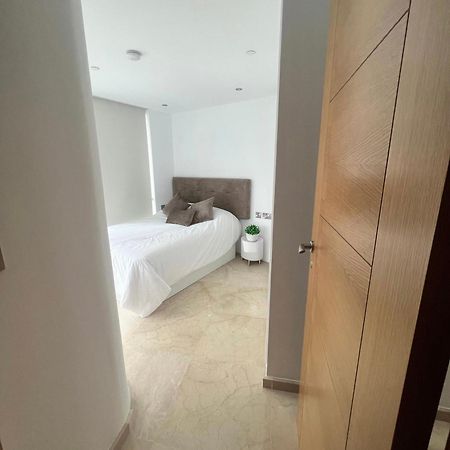 Modern Central 1 Bedroom Apartment With Rooftop Spa 直布罗陀 外观 照片